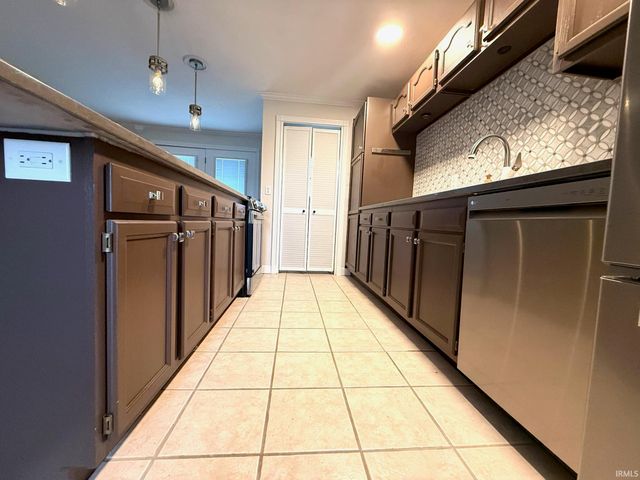 1120 Crawford B, Bedford, IN 47421