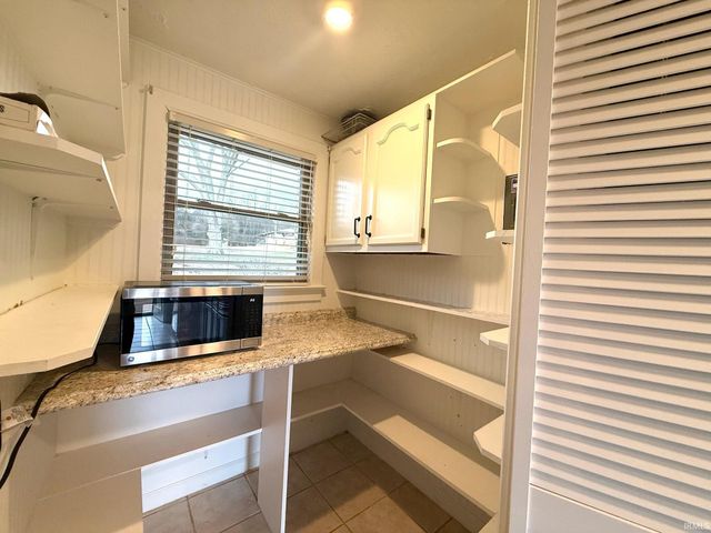 1120 Crawford B, Bedford, IN 47421