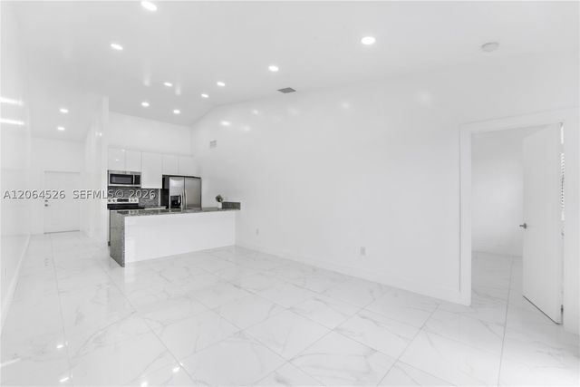 6742 NW 188th Ter 6742, Hialeah, FL 33015