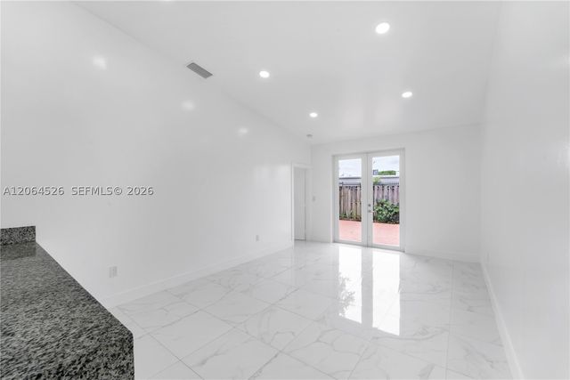 6742 NW 188th Ter 6742, Hialeah, FL 33015
