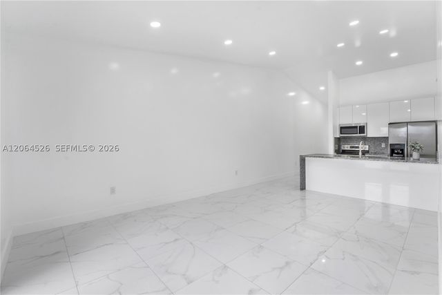 6742 NW 188th Ter 6742, Hialeah, FL 33015