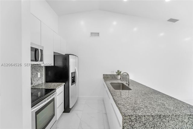 6742 NW 188th Ter 6742, Hialeah, FL 33015