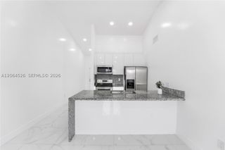 6742 NW 188th Ter 6742, Hialeah, FL 33015