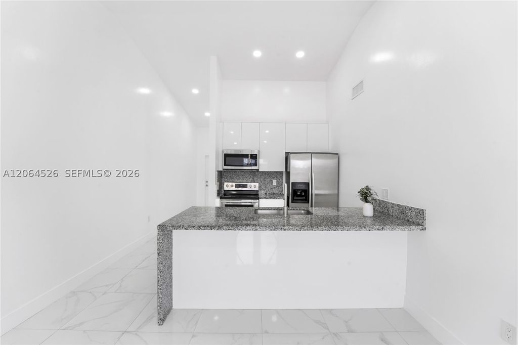 6742 NW 188th Ter 6742, Hialeah, FL 33015