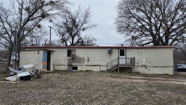 305 W Sherman Street D, Chico, TX 76431
