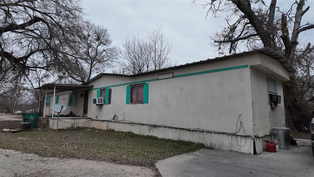 305 W Sherman Street D, Chico, TX 76431