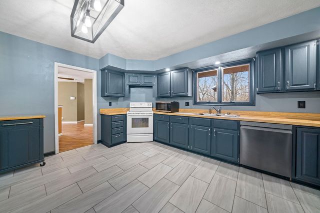 6466 Thorncrest Drive, Rockford, IL 61109