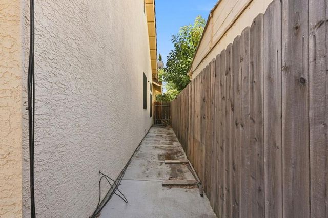 8947 Giant Panda Drive, Sacramento, CA 95829