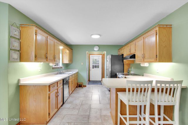 8809 Old Walnut Road, Ocean Springs, MS 39564