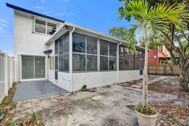 9740 SW 14TH Street, Pembroke Pines, FL 33025
