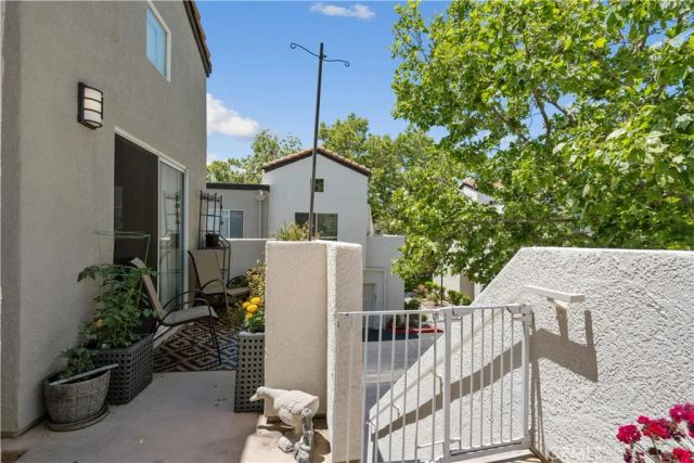 21305 Nandina Lane 201, Newhall, CA 91321