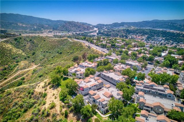 21305 Nandina Lane 201, Newhall, CA 91321
