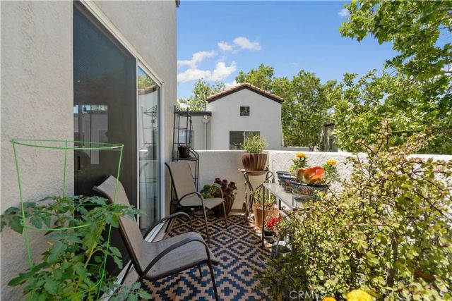 21305 Nandina Lane 201, Newhall, CA 91321