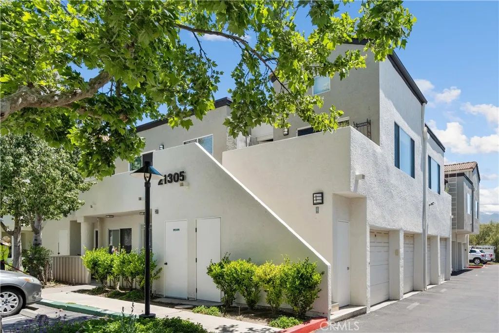 21305 Nandina Lane 201, Newhall, CA 91321