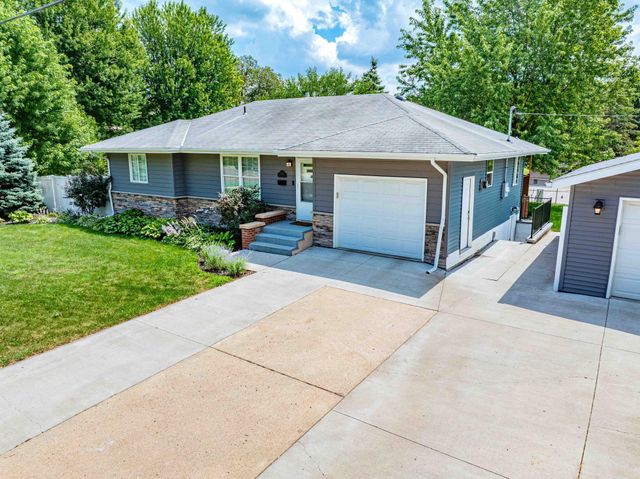 3008 29th Avenue NE, Saint Anthony, MN 55418
