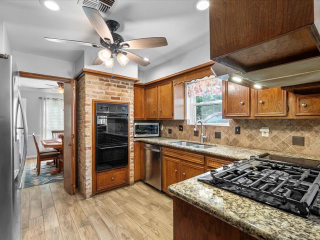 13718 Balmore Circle, Houston, TX 77069