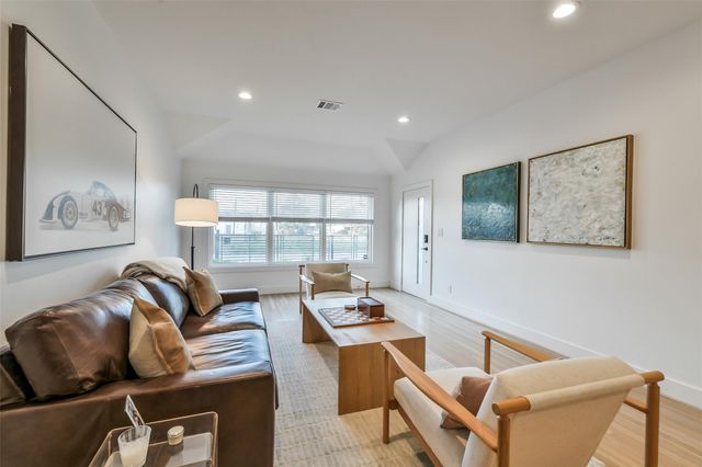 910 Algregg Street, Houston, TX 77009