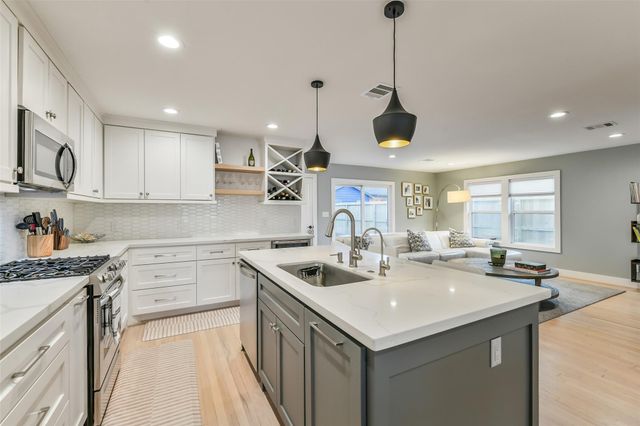 910 Algregg Street, Houston, TX 77009