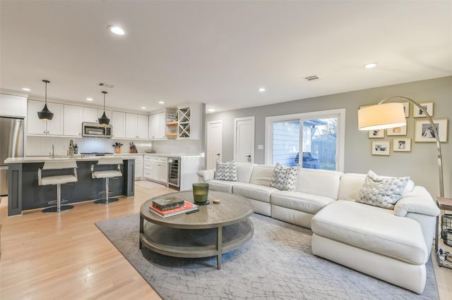 910 Algregg Street, Houston, TX 77009