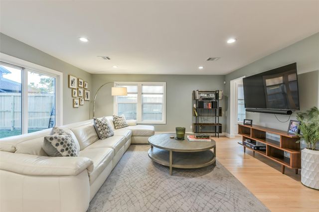 910 Algregg Street, Houston, TX 77009