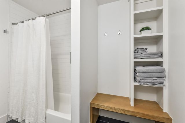 910 Algregg Street, Houston, TX 77009