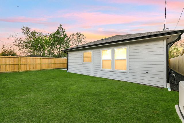 910 Algregg Street, Houston, TX 77009