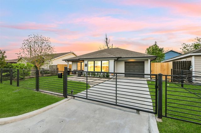 910 Algregg Street, Houston, TX 77009