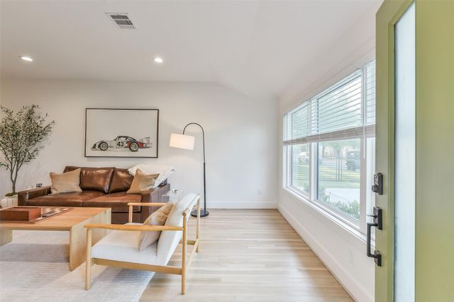 910 Algregg Street, Houston, TX 77009