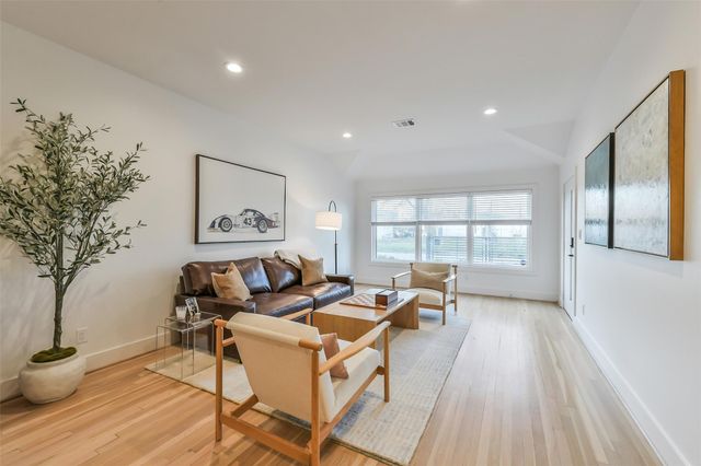 910 Algregg Street, Houston, TX 77009