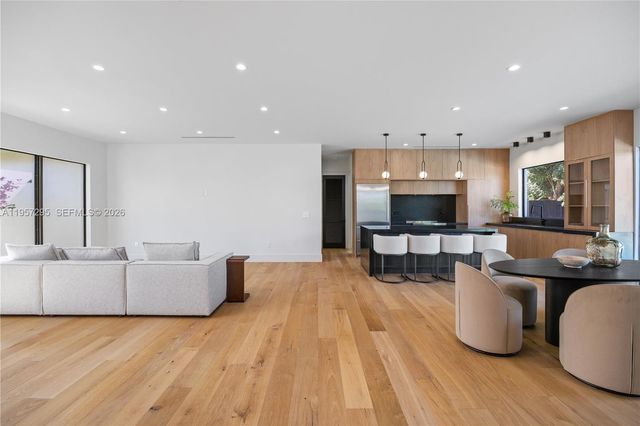 8765 SW 175th St, Palmetto Bay, FL 33157