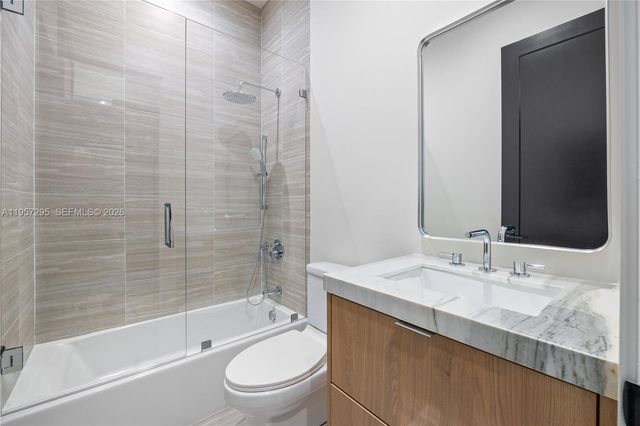 8765 SW 175th St, Palmetto Bay, FL 33157