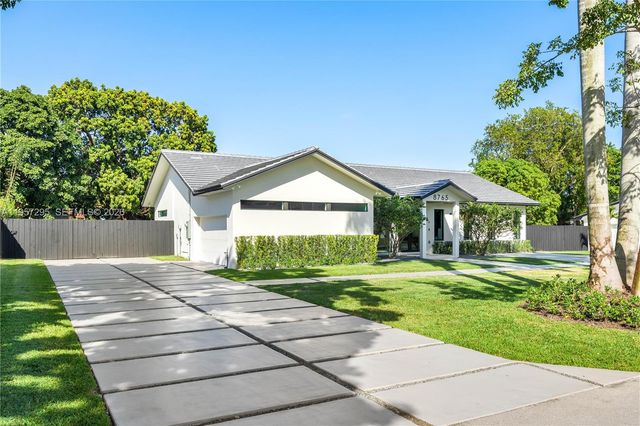 8765 SW 175th St, Palmetto Bay, FL 33157