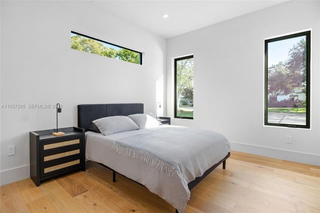 8765 SW 175th St, Palmetto Bay, FL 33157