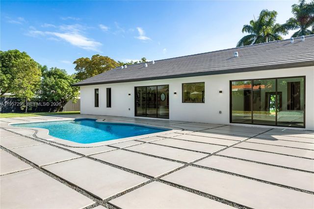 8765 SW 175th St, Palmetto Bay, FL 33157