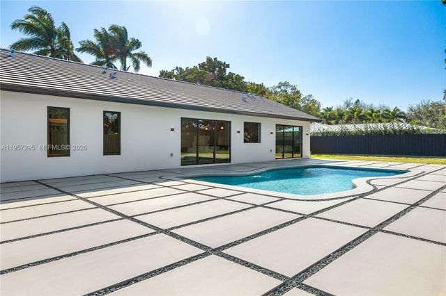 8765 SW 175th St, Palmetto Bay, FL 33157