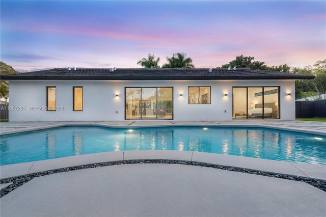 8765 SW 175th St, Palmetto Bay, FL 33157