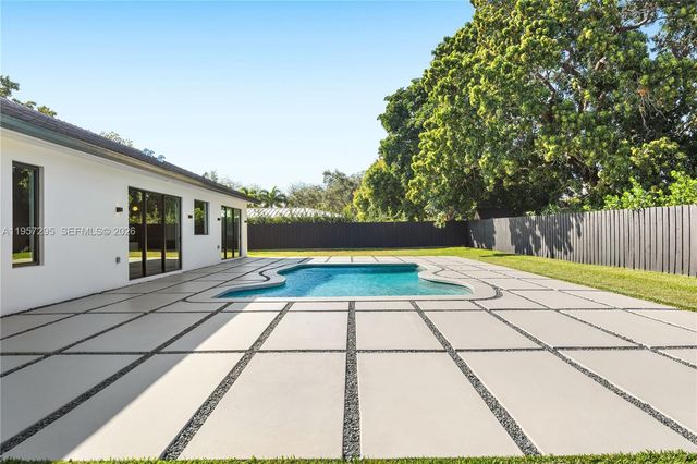 8765 SW 175th St, Palmetto Bay, FL 33157