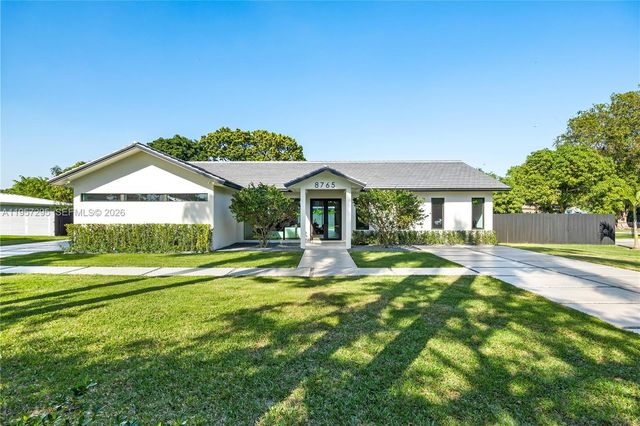 8765 SW 175th St, Palmetto Bay, FL 33157