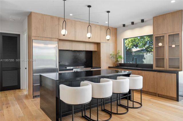 8765 SW 175th St, Palmetto Bay, FL 33157