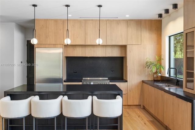 8765 SW 175th St, Palmetto Bay, FL 33157