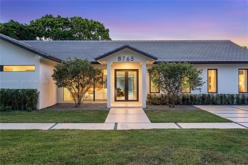 8765 SW 175th St, Palmetto Bay, FL 33157