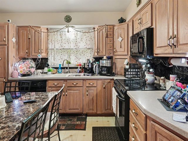43 Butternut Court, Chelsea, MI 48118