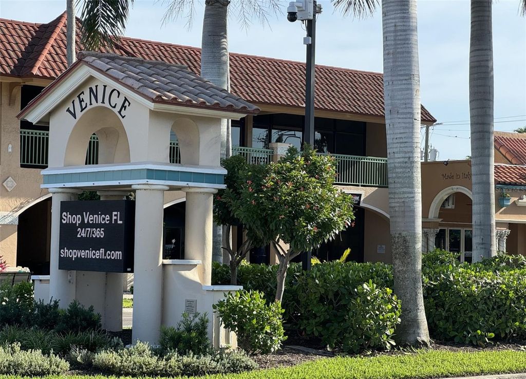 Image 76 of property listing at 5868 SEMOLINO STREET, Nokomis, FL 34275