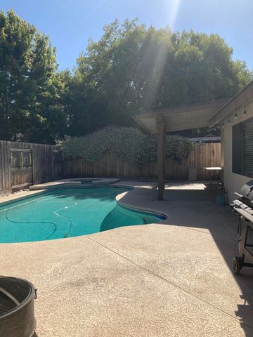 5948 W Crowley Avenue, Visalia, CA 93291