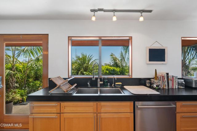 2285 El Jardin Avenue, Ventura, CA 93001