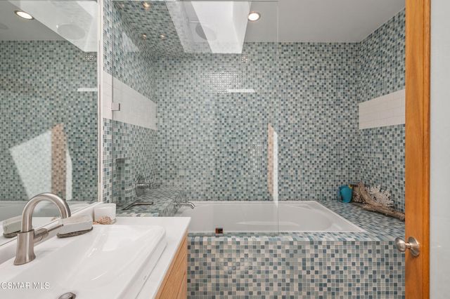 2285 El Jardin Avenue, Ventura, CA 93001