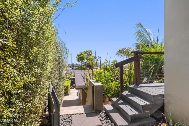 2285 El Jardin Avenue, Ventura, CA 93001