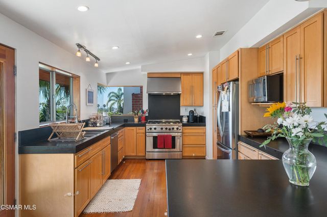 2285 El Jardin Avenue, Ventura, CA 93001