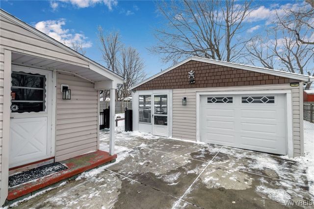 132 Overbrook Avenue, Tonawanda, NY 14150