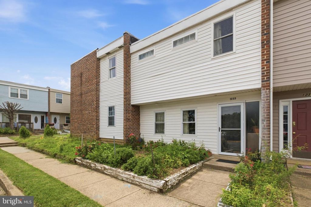 1233 MAGNOLIA LN, Herndon, VA 20170